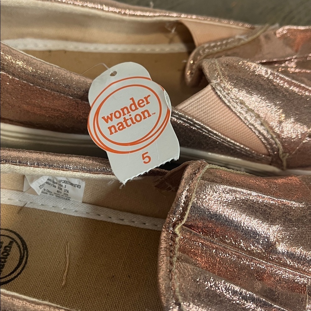 Wonder‎ Nation Rose Gold and White Girls Sneakers with Ruffled Design - Size 5 - Picture 2 of 10